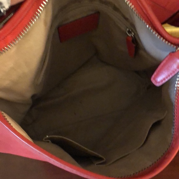 Get ready for spring with a beautiful coral handbag !! Coach Hobo bag - Picture 7 of 9